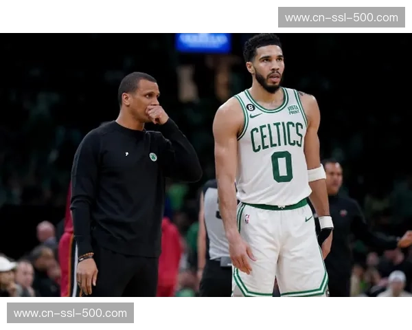 凯尔特人马祖拉强化防守压迫 针对恩比德缺阵实施包夹策略 凯尔特人马祖拉强化防守压迫 针对恩比德缺阵实施包夹策略